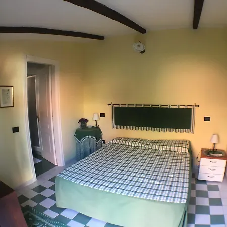 לינה וארוחת בוקר Corte Arrubia 3*